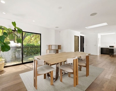 16957 Mooncrest Drive - Photo Thumbnail 10