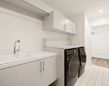 16957 Mooncrest Drive - Photo Thumbnail 30
