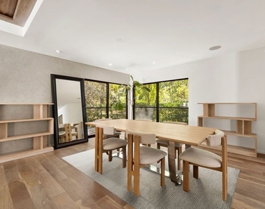 16957 Mooncrest Drive - Photo Thumbnail 11