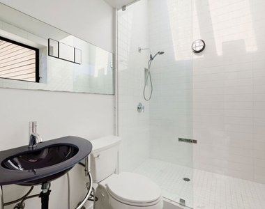 16957 Mooncrest Drive - Photo Thumbnail 31