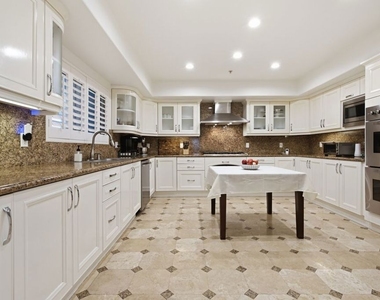 11908 Darlington Avenue - Photo Thumbnail 3