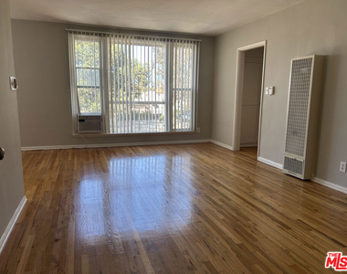 5820 W Olympic Boulevard - Photo Thumbnail 3