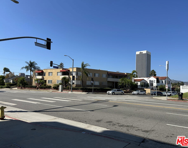 5820 W Olympic Boulevard - Photo Thumbnail 21