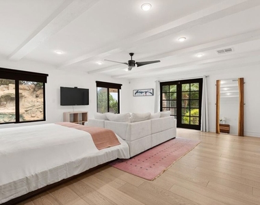 4145 Sunswept Drive - Photo Thumbnail 12