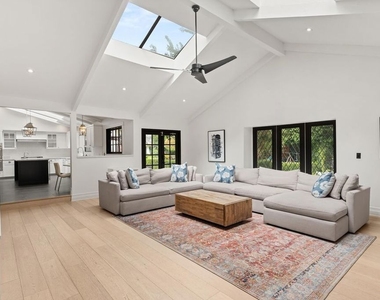 4145 Sunswept Drive - Photo Thumbnail 10