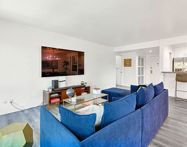6250 Buckingham - Photo Thumbnail 2