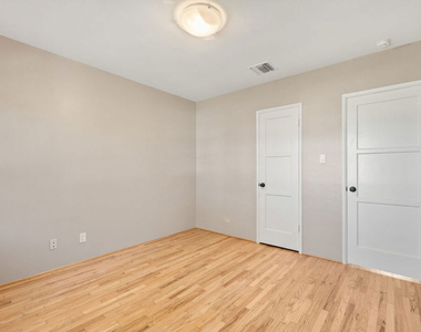 6542 W 80th Place - Photo Thumbnail 9