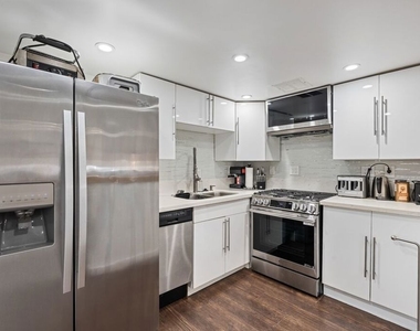 6438 W 87th Place - Photo Thumbnail 4