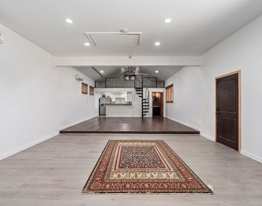 6438 W 87th Place - Photo Thumbnail 2