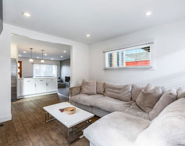 6440 W 87th Place - Photo Thumbnail 13