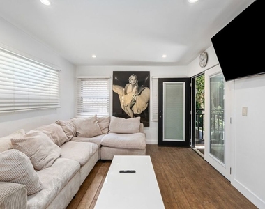 6440 W 87th Place - Photo Thumbnail 11