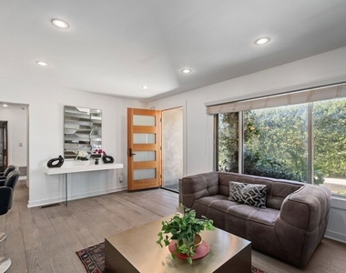 6440 W 87th Place - Photo Thumbnail 4
