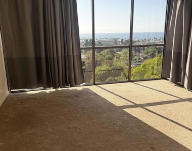 2500 Torrey Pines Rd - Photo Thumbnail 3