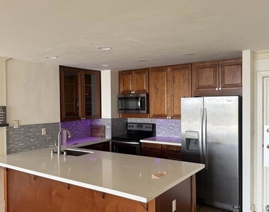 2500 Torrey Pines Rd - Photo Thumbnail 12