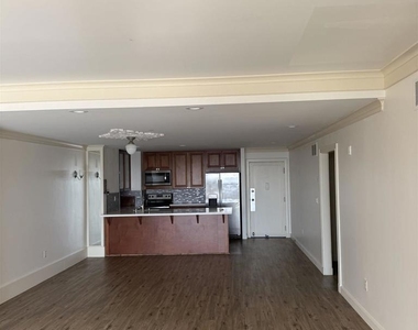 2500 Torrey Pines Rd - Photo Thumbnail 2