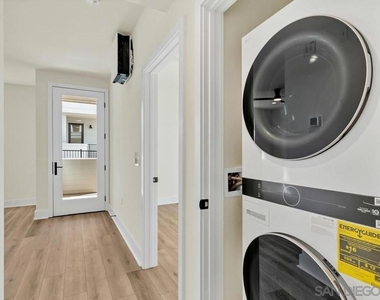 1103 Catania Ct - Photo Thumbnail 11