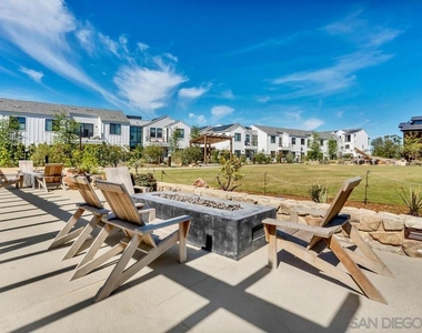 1103 Catania Ct - Photo Thumbnail 21