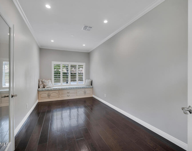 6320 Ballantine Place - Photo Thumbnail 10