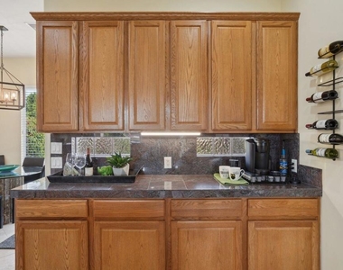 80570 Hoylake Drive - Photo Thumbnail 12