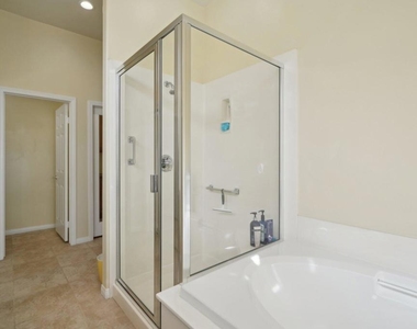 80570 Hoylake Drive - Photo Thumbnail 22