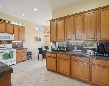 80570 Hoylake Drive - Photo Thumbnail 11