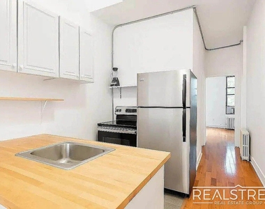 369 Menahan Street - Photo Thumbnail 1