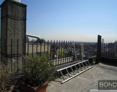 Second Avenue - Photo Thumbnail 6