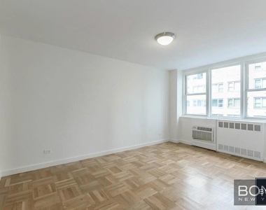 East 79th Street - Photo Thumbnail 5