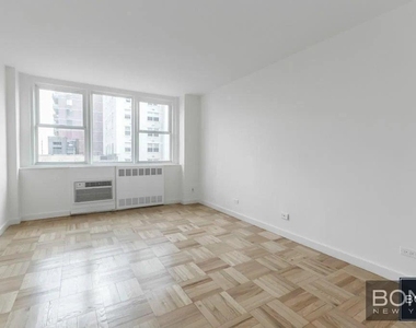 East 79th Street - Photo Thumbnail 4