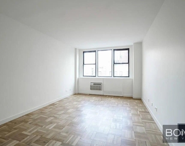East 79th Street - Photo Thumbnail 2