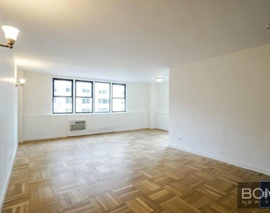 East 79th Street - Photo Thumbnail 1