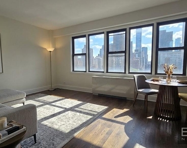 East 63rd Street - Photo Thumbnail 1