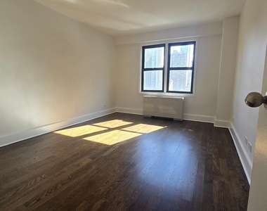 East 63rd Street - Photo Thumbnail 10