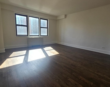 East 63rd Street - Photo Thumbnail 6