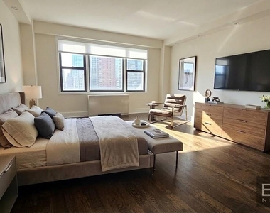 East 63rd Street - Photo Thumbnail 4