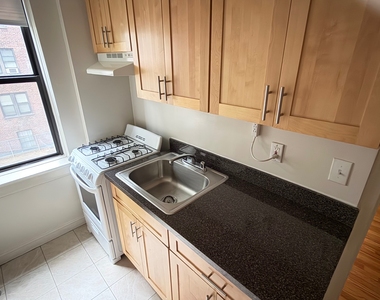 66-7 99th Street - Photo Thumbnail 4