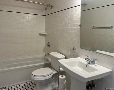 276 Main Street - Photo Thumbnail 9