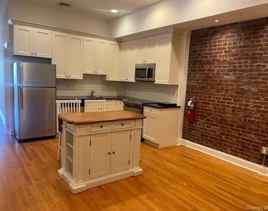 276 Main Street - Photo Thumbnail 4