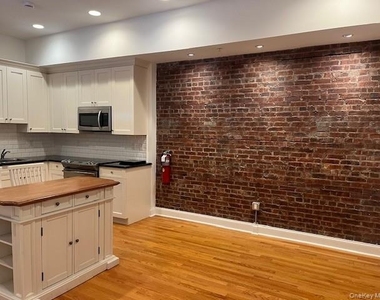 276 Main Street - Photo Thumbnail 3