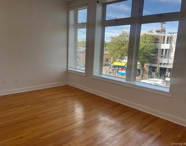 276 Main Street - Photo Thumbnail 6