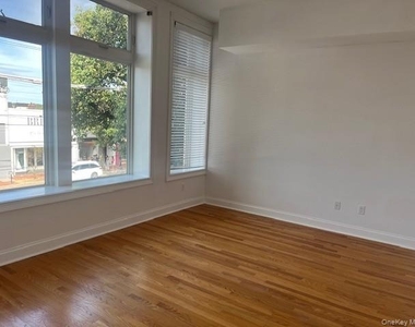 276 Main Street - Photo Thumbnail 8