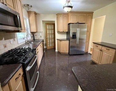 219 Willets Lane - Photo Thumbnail 5