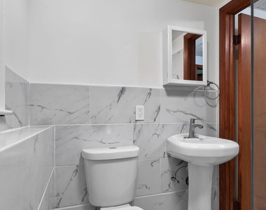 155 Stoneleigh Avenue - Photo Thumbnail 8