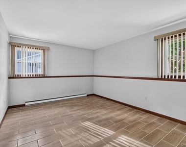 155 Stoneleigh Avenue - Photo Thumbnail 3