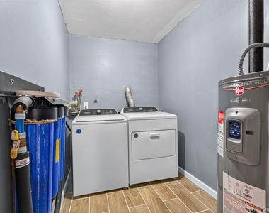 155 Stoneleigh Avenue - Photo Thumbnail 12
