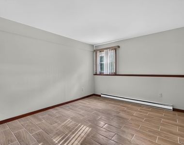 155 Stoneleigh Avenue - Photo Thumbnail 4