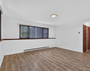 155 Stoneleigh Avenue - Photo Thumbnail 18