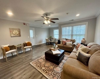 2805 Vista View Drive - Photo Thumbnail 3