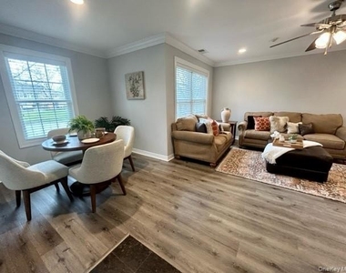 2805 Vista View Drive - Photo Thumbnail 2