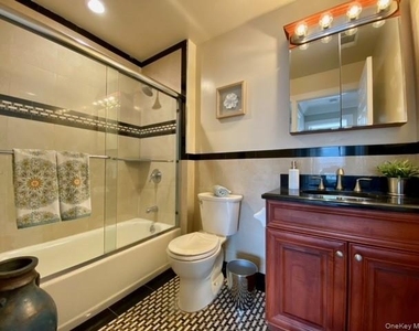 1303 Vista View Drive - Photo Thumbnail 4